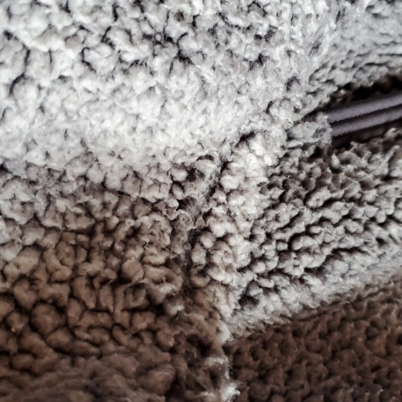 Cozy Sherpa sweatshirt gray size small - Picture 3 of 11